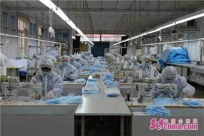 日產(chǎn)口罩7000只 中鋁山東企業(yè)跨界助力戰(zhàn)“疫”防護(hù)用品生產(chǎn)