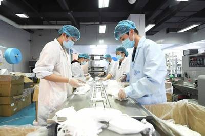 每天100萬只口罩從這里產出！探訪春節不停工的防護用品生產一線